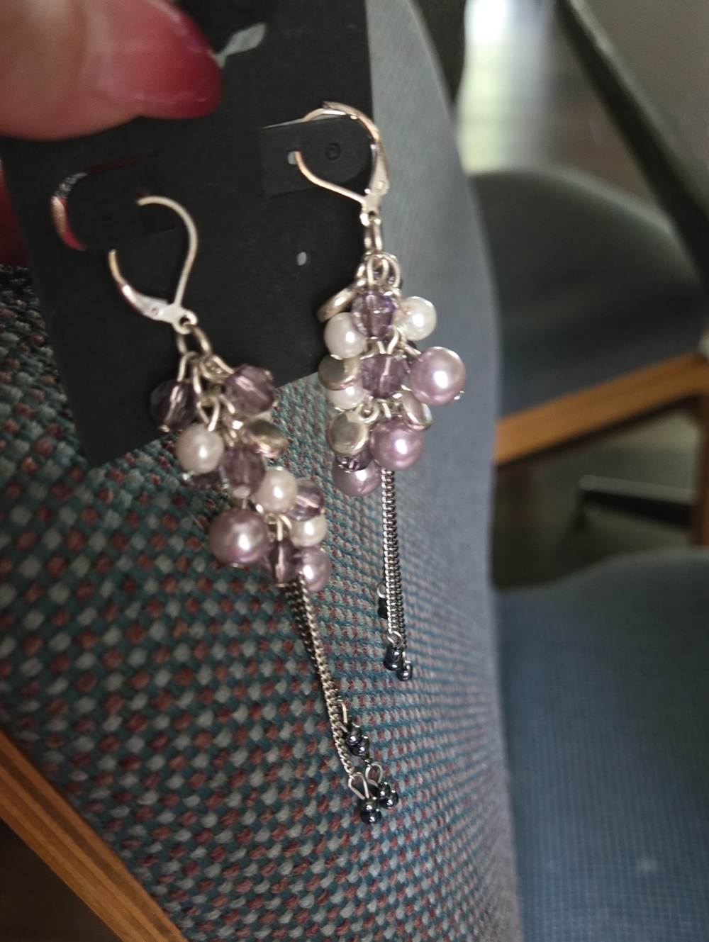 Vintage Fuax Pearl & Purple White Bead Cluster Dangle Earrings - Picture 16 of 16